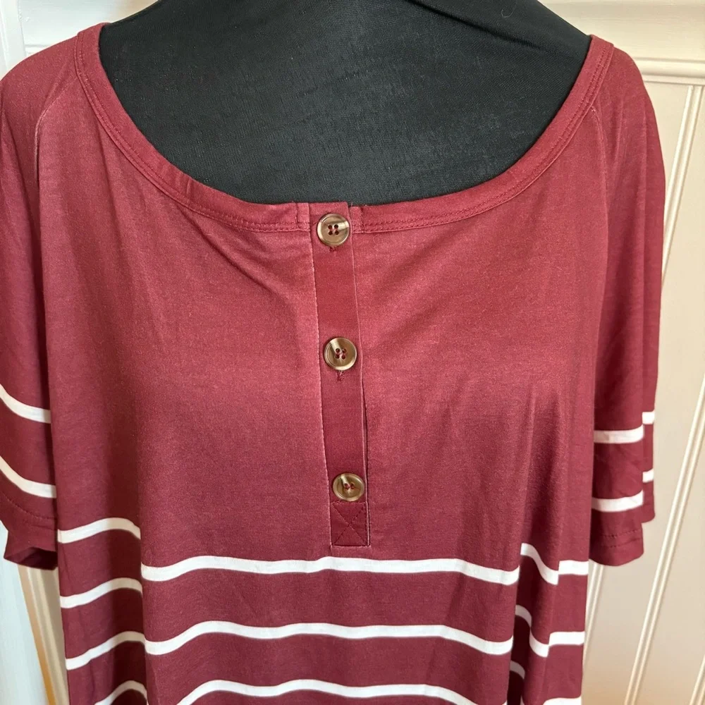 NWT 2XL Bloomchic Wine and Ivory Striped Too with Non-working Button Accents - Picture 2 of 6